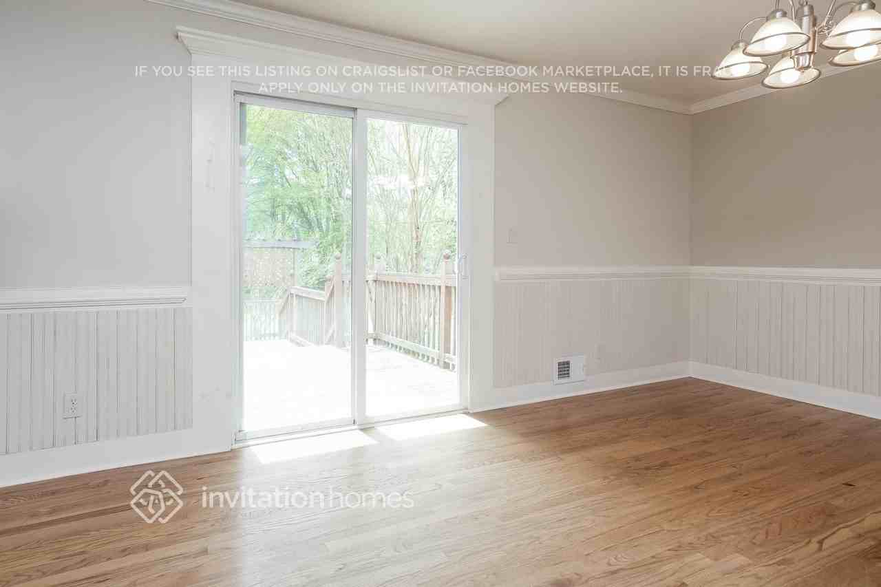 1321 Laura Ln - Photo 4 of 18