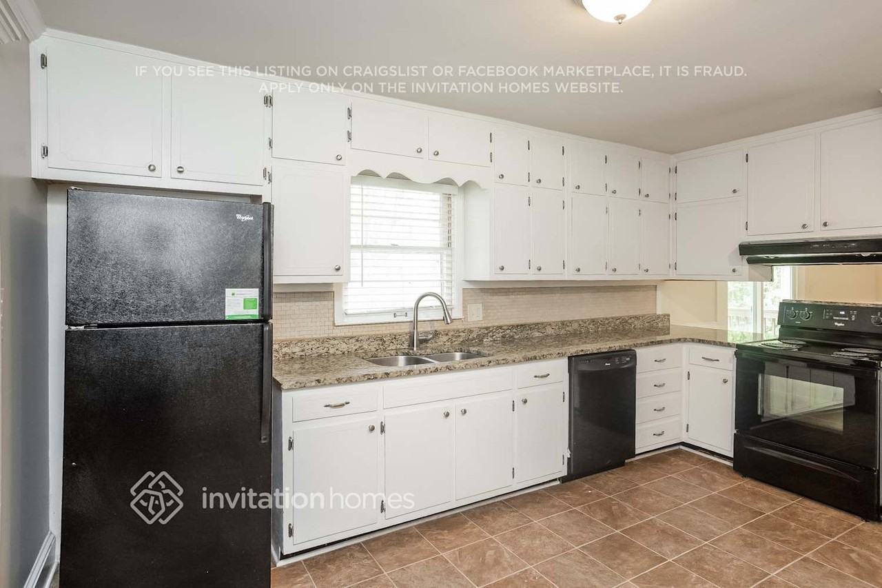 1321 Laura Ln - Photo 6 of 18