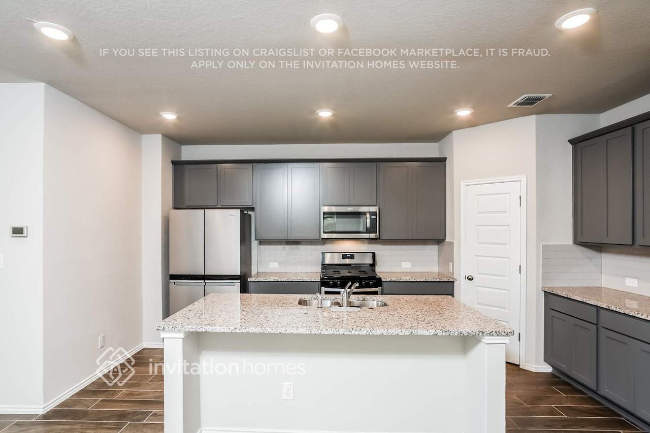 10549 Bricewood Park - Photo 4 of 15