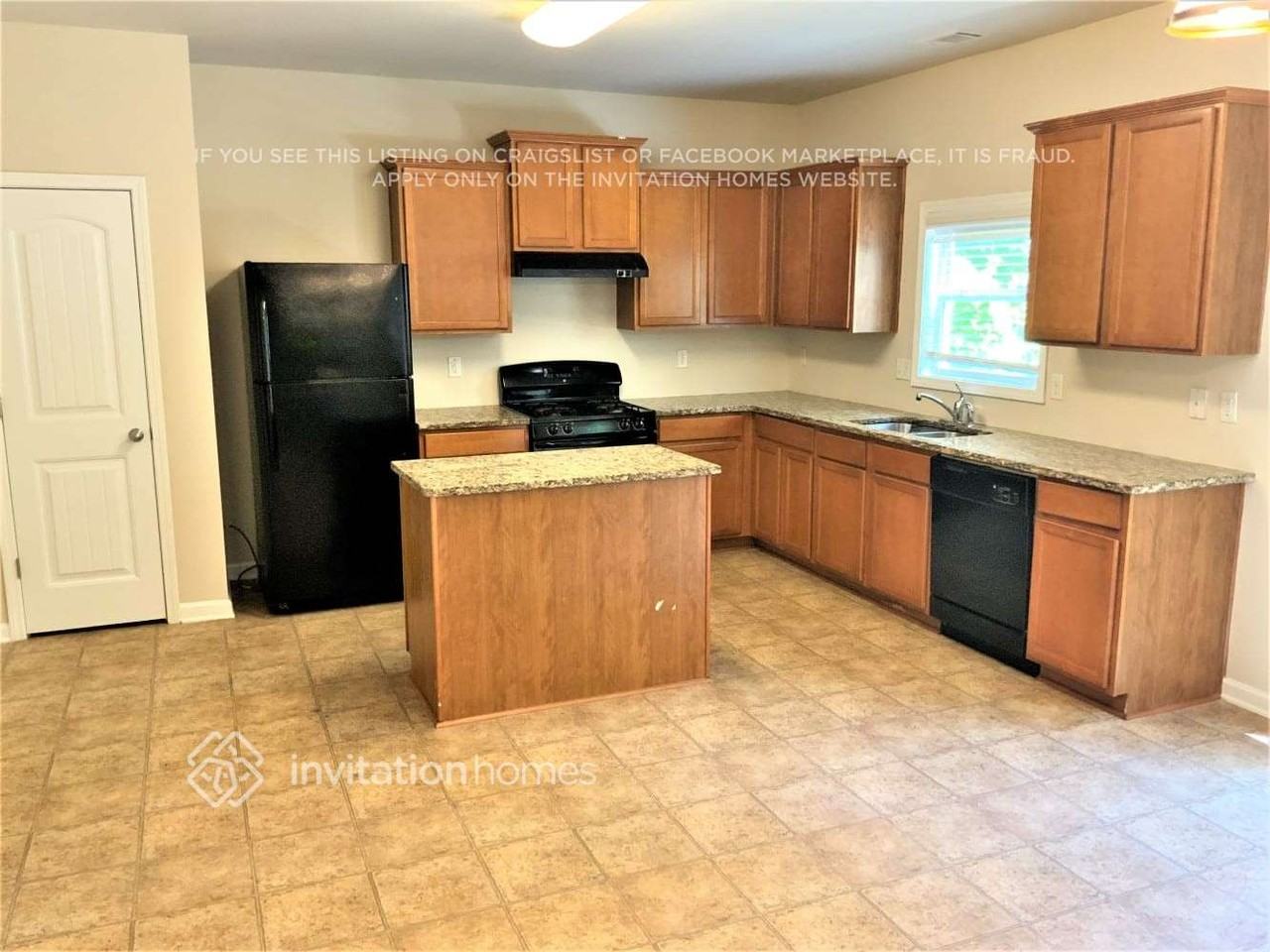7330 Gossamer St - Photo 4 of 13