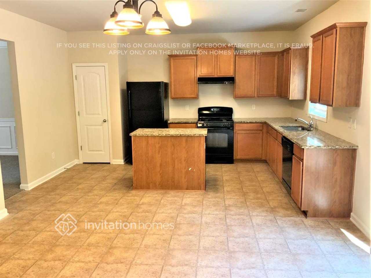 7330 Gossamer St - Photo 5 of 13