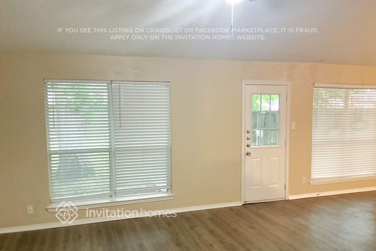 2704 N Bell Ave - Photo 2 of 17
