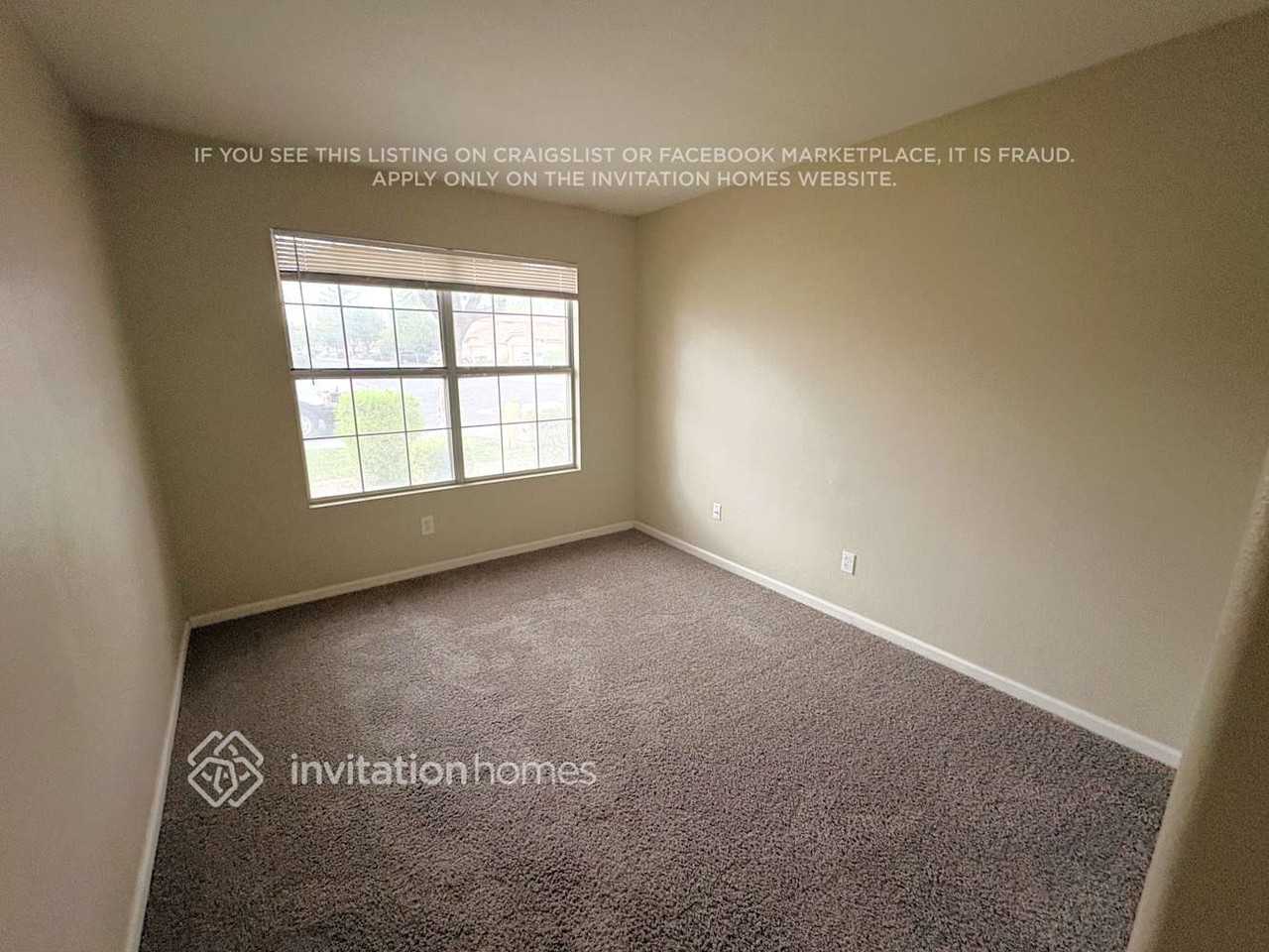 7923 W Laurel Ln - Photo 3 of 8
