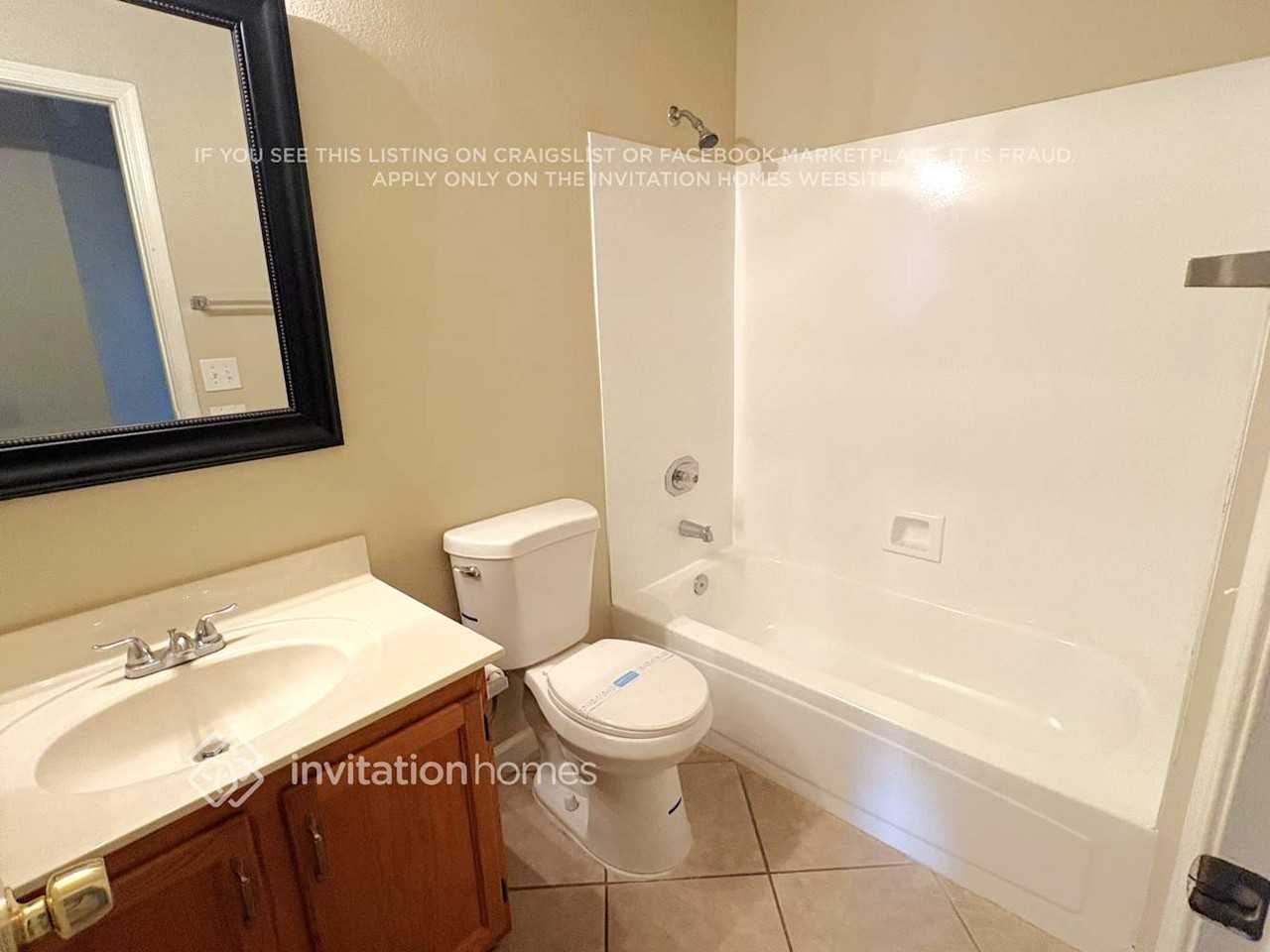 7923 W Laurel Ln - Photo 5 of 8