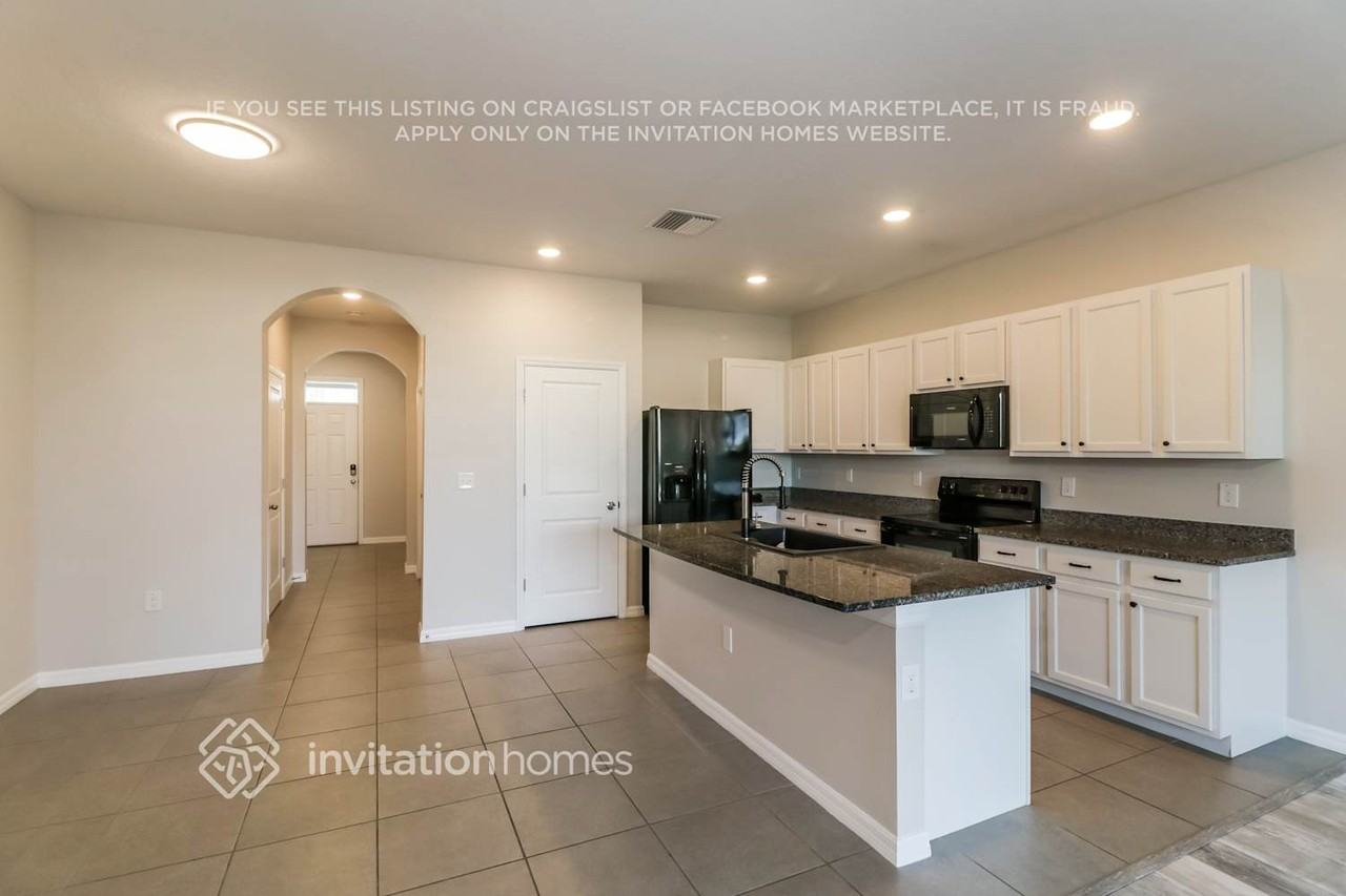 2731 Suncoast Blend Dr - Photo 6 of 18