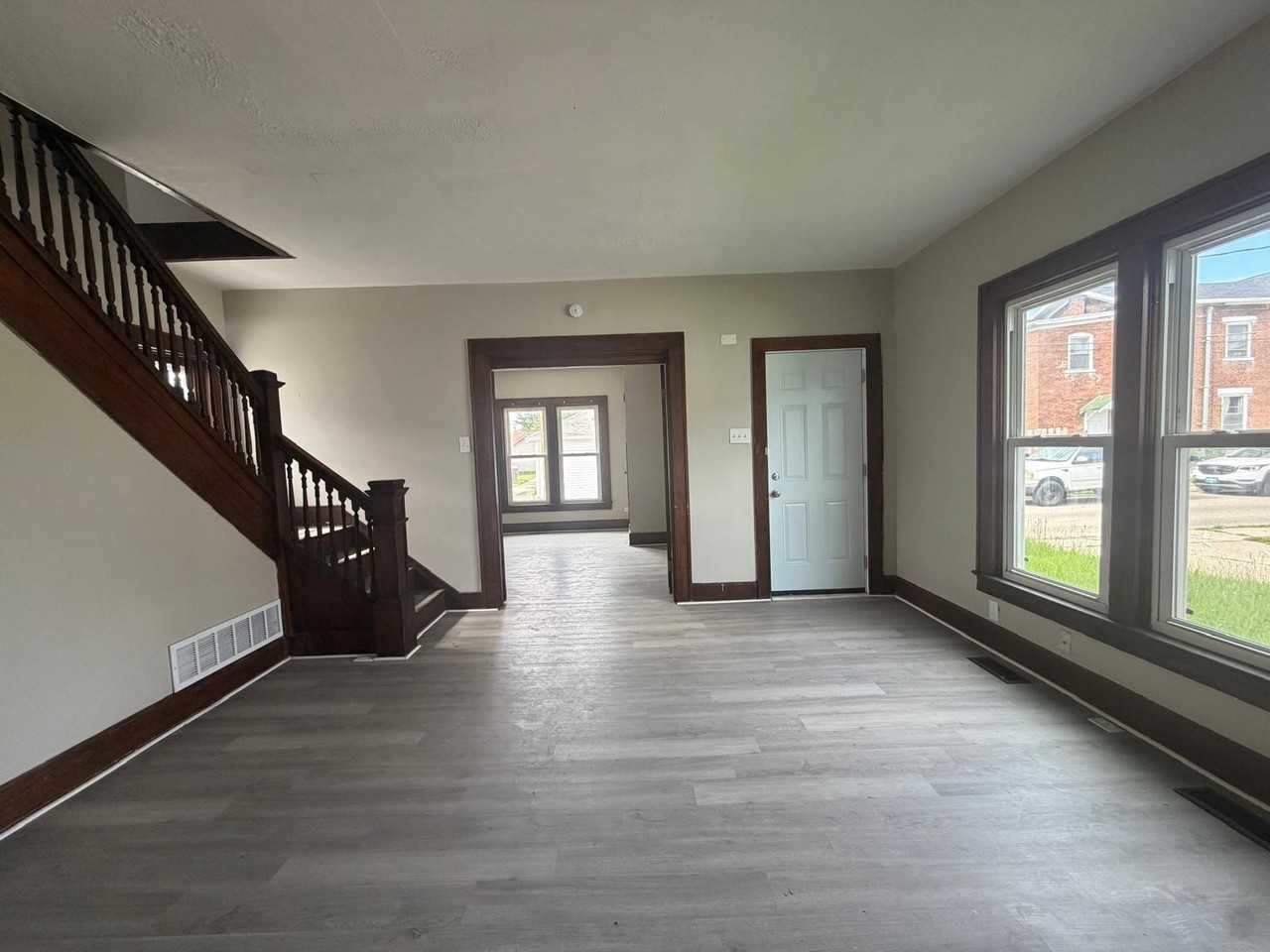 329 W Grant St #1 - Photo 3 of 9