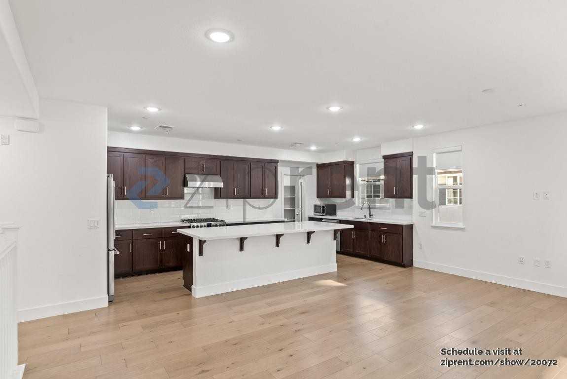 376 Line St - Photo 6 of 22