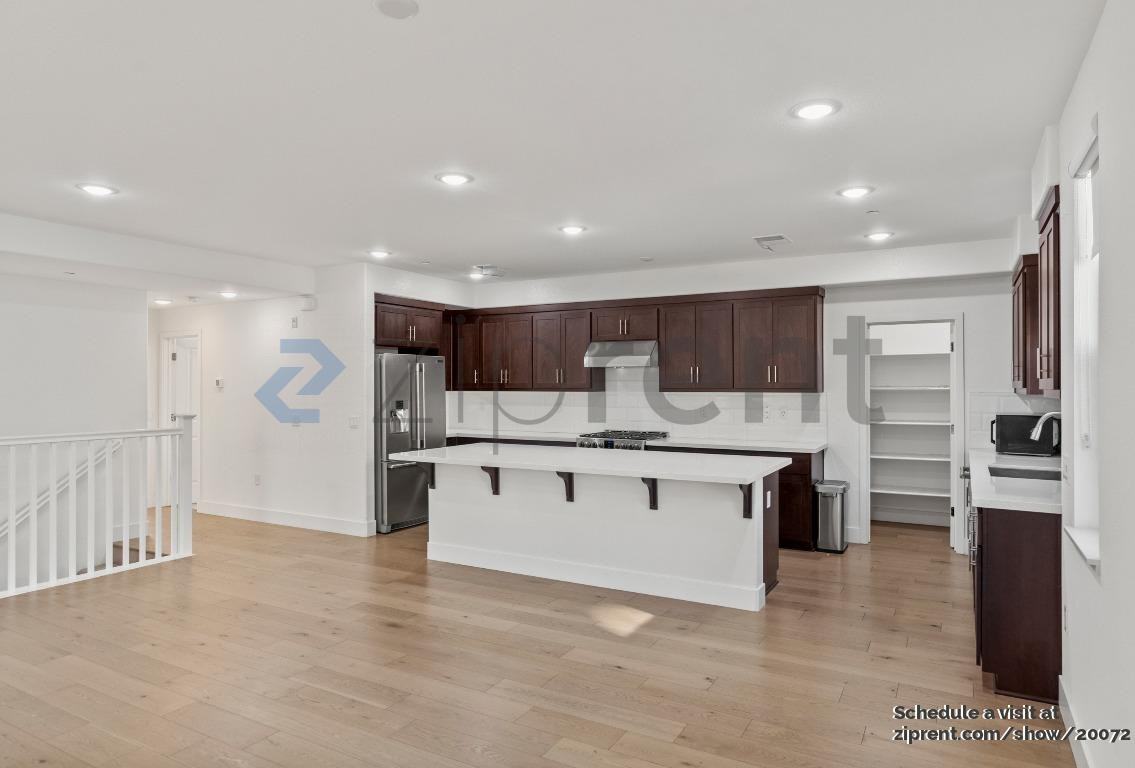 376 Line St - Photo 7 of 22