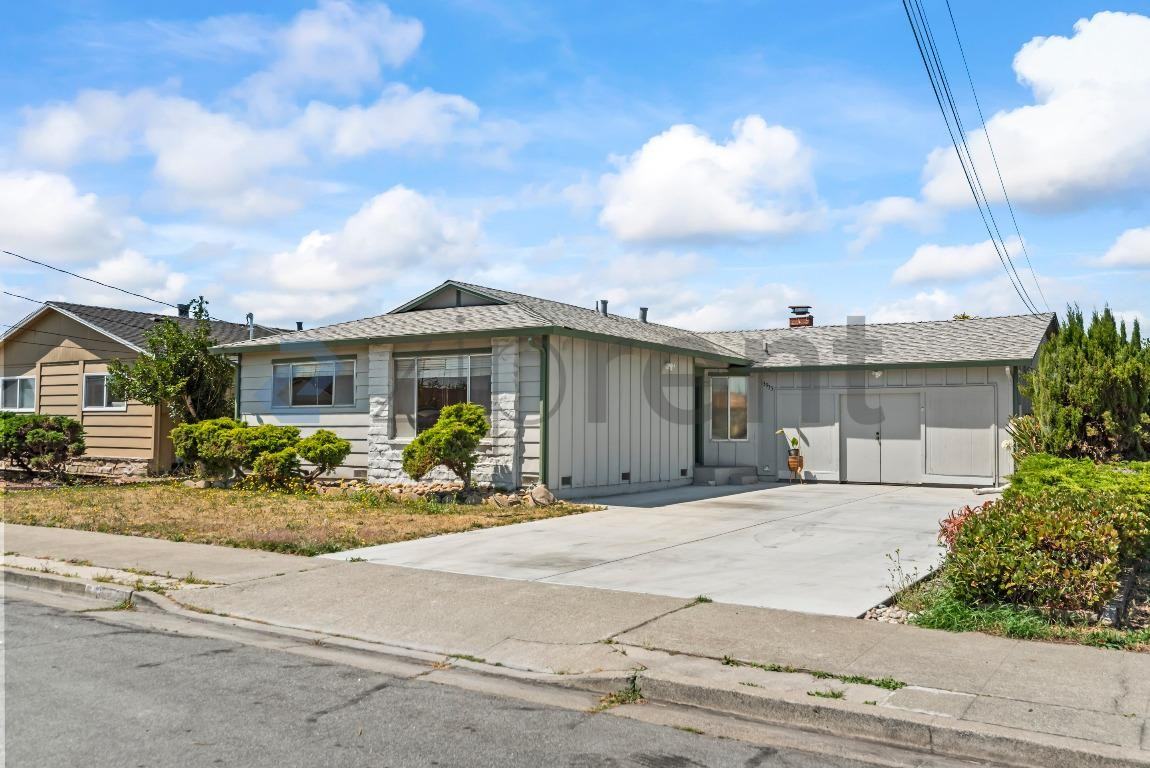13933 Santiago Rd - Photo 2 of 28