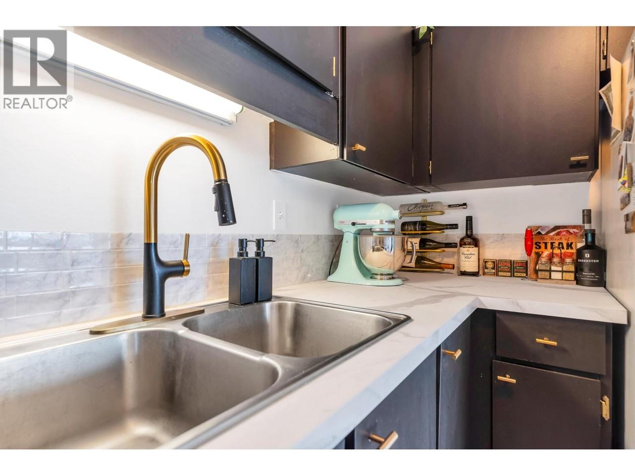2055 Suffolk Avenue - Photo 10