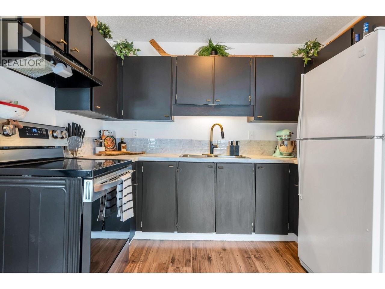 2055 Suffolk Avenue - Photo 8