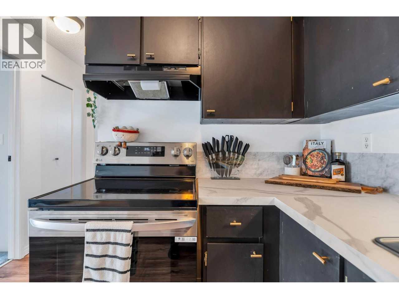 2055 Suffolk Avenue - Photo 9
