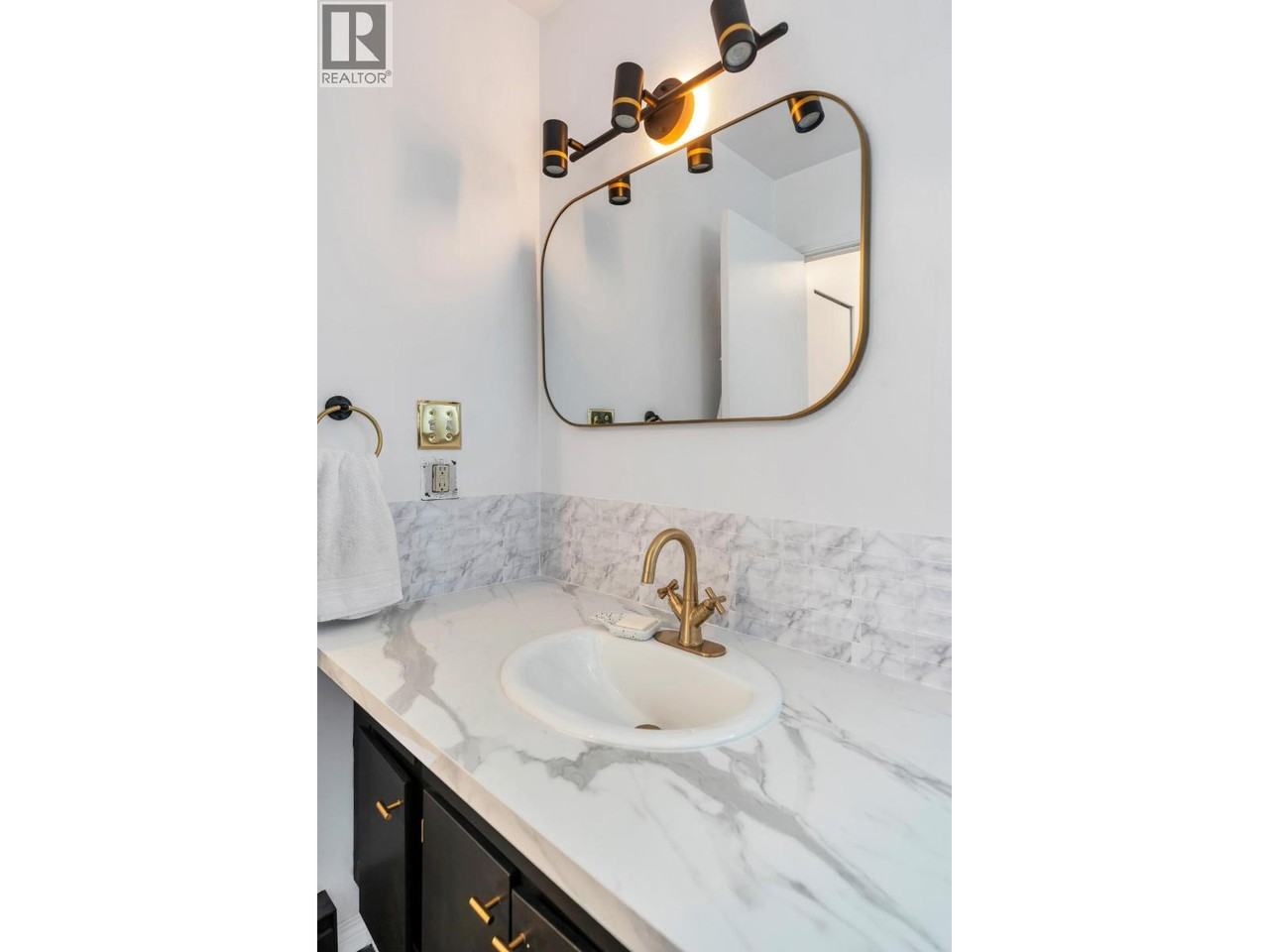 2055 Suffolk Avenue - Photo 18