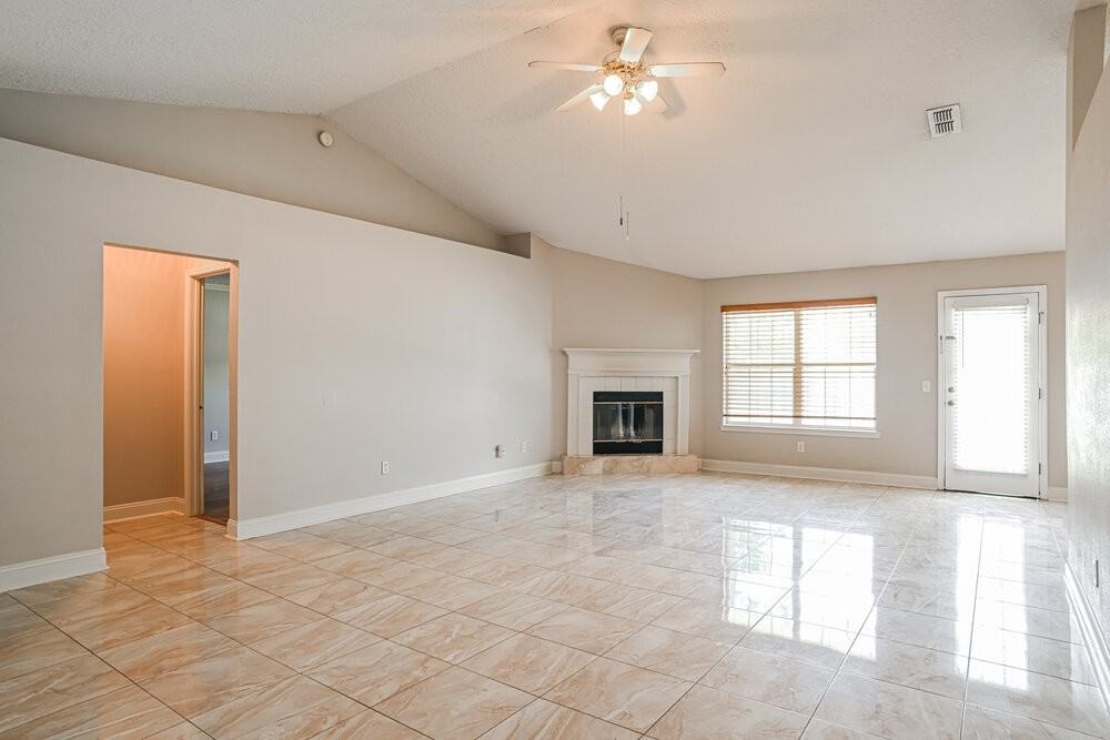 253 Carolina Jasmine Ln - Photo 3 of 16