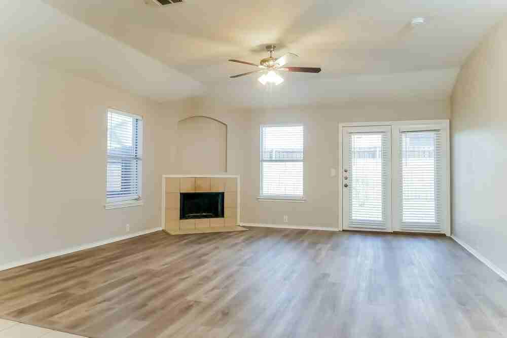 4004 Sonoma Dr - Photo 3 of 19