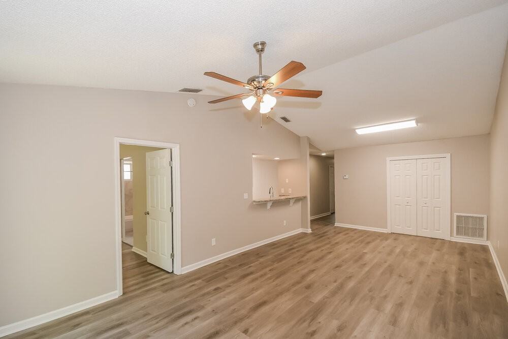 282 Aquarius Cir W - Photo 3 of 19