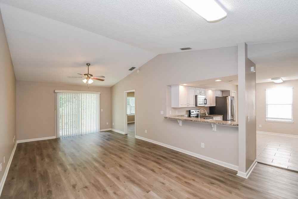 282 Aquarius Cir W - Photo 4 of 19