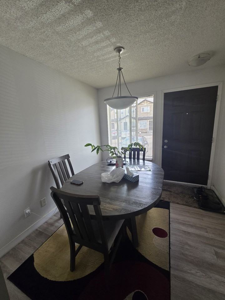 192 Saddlebrook Point NE - Photo 3 of 9