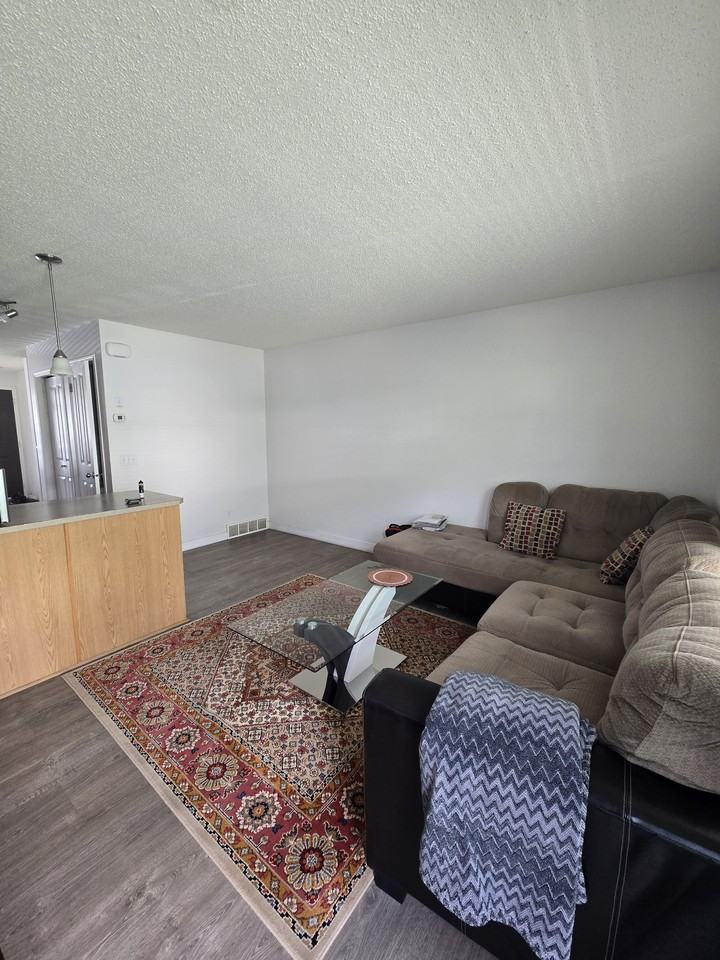 192 Saddlebrook Point NE - Photo 4 of 9