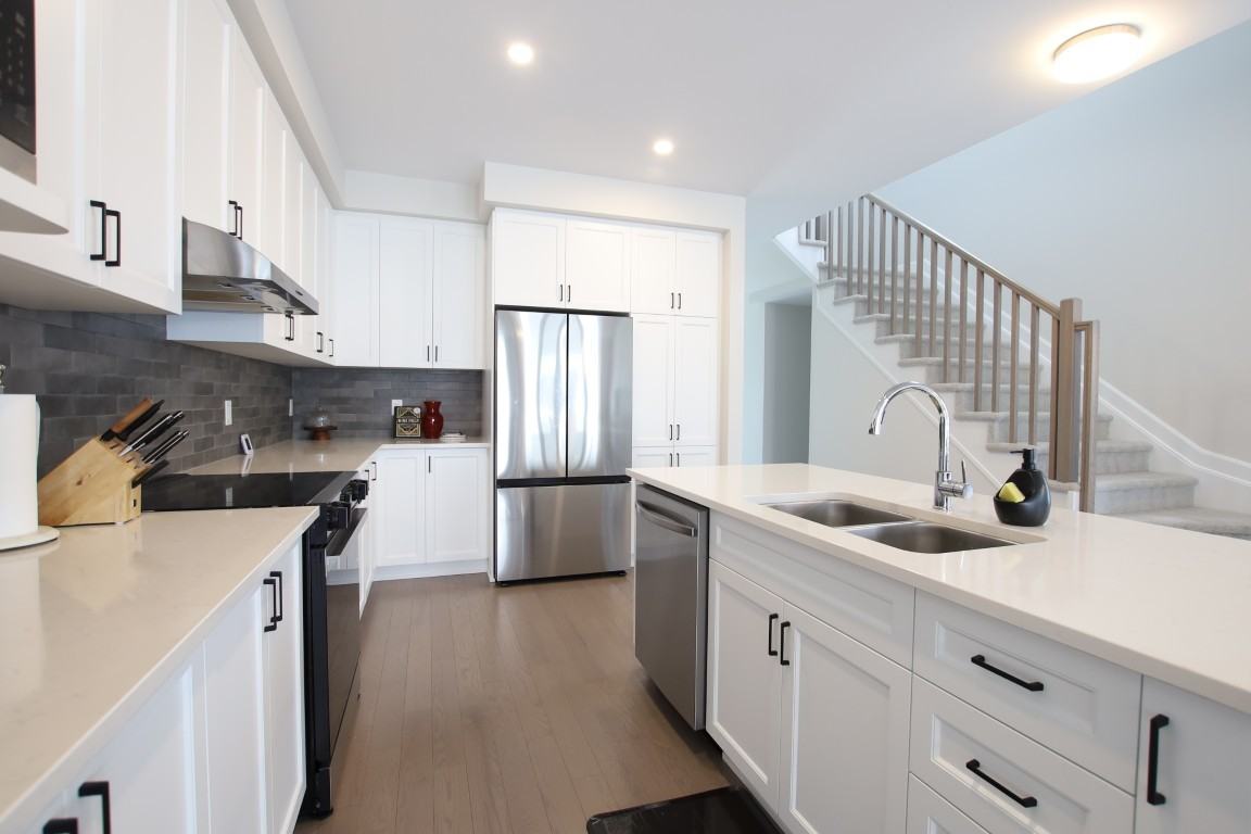 1535 Quarry St - Photo 5 of 32