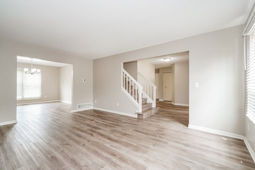 1127 Crestview St - Photo 5 of 17