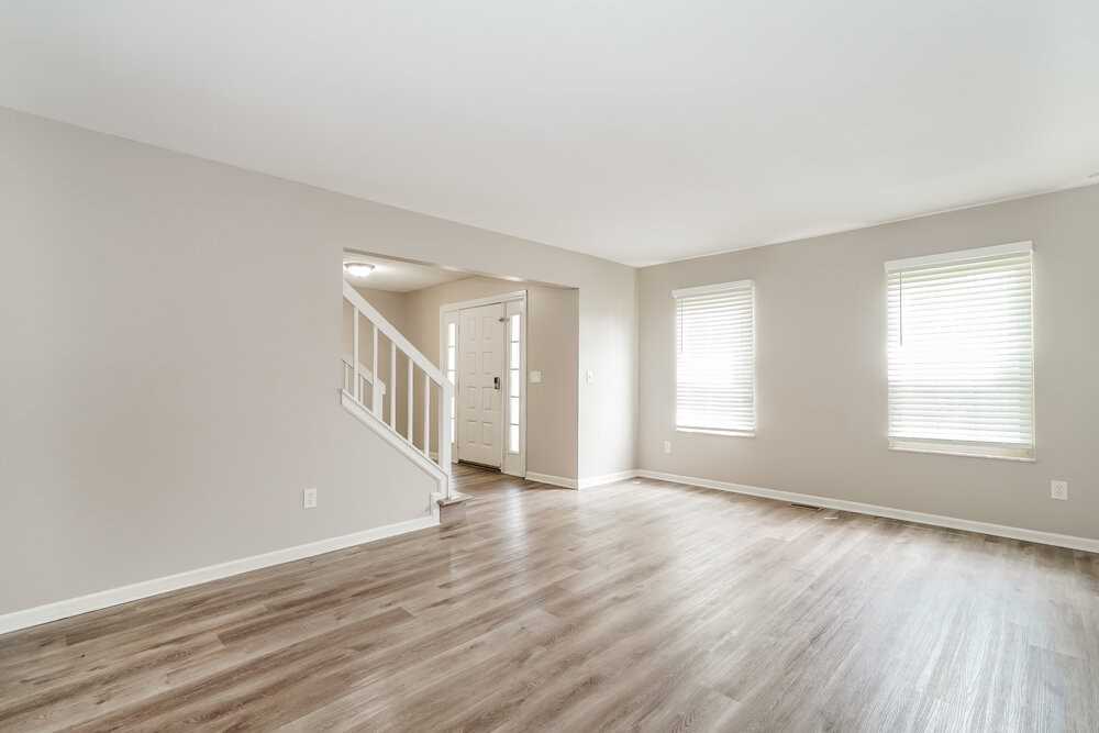 1127 Crestview St - Photo 6 of 17