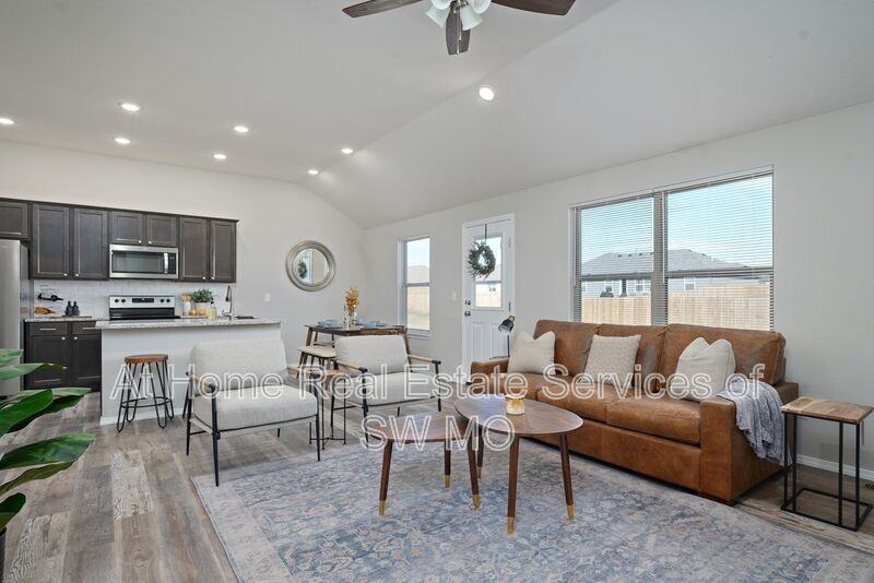 528 Evergreen Ave - Photo 2 of 24