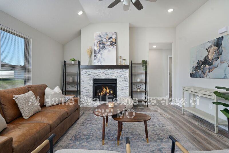 528 Evergreen Ave - Photo 3 of 24
