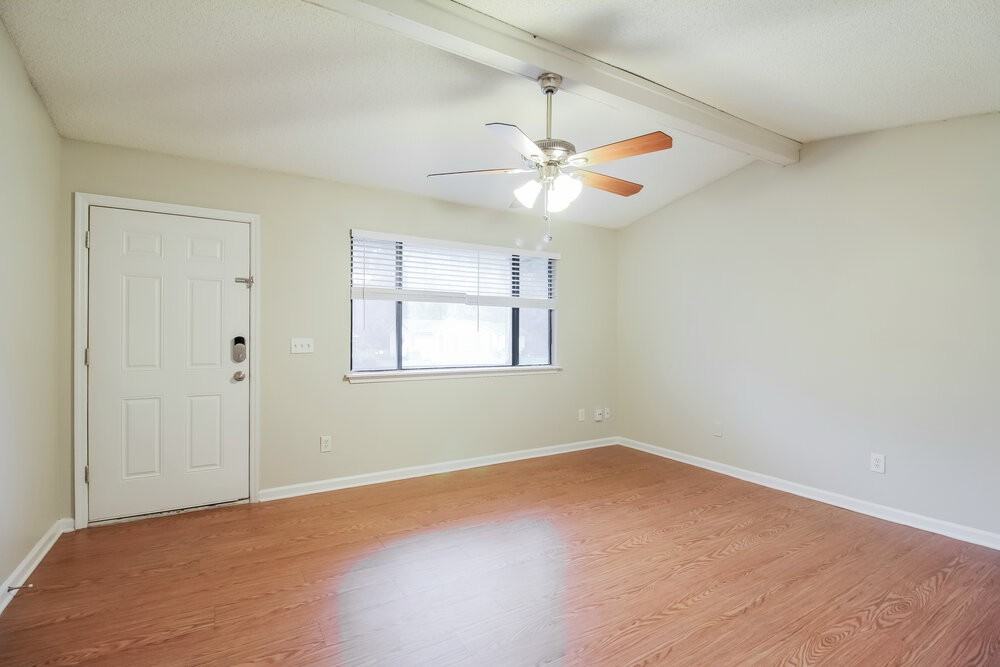 8442 Finwood Ave - Photo 4 of 19