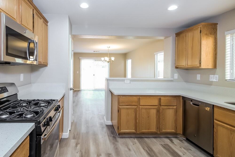 6249 Capehart Falls St - Photo 5 of 14