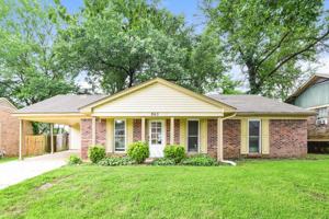 featured image of 863 Hackberry Dr