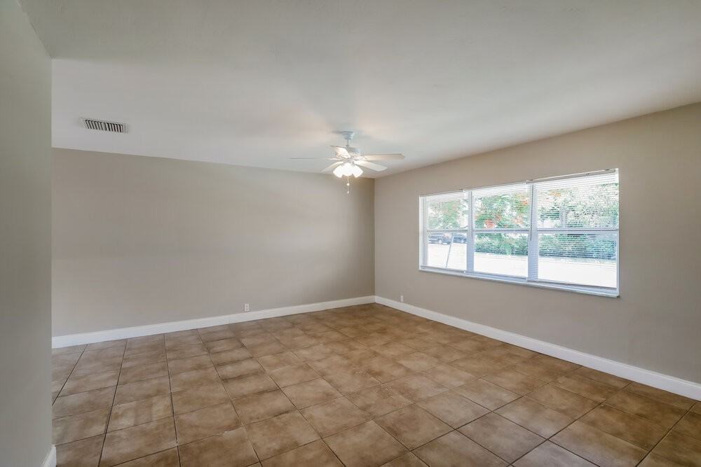 1810 De Soto Dr - Photo 3 of 16