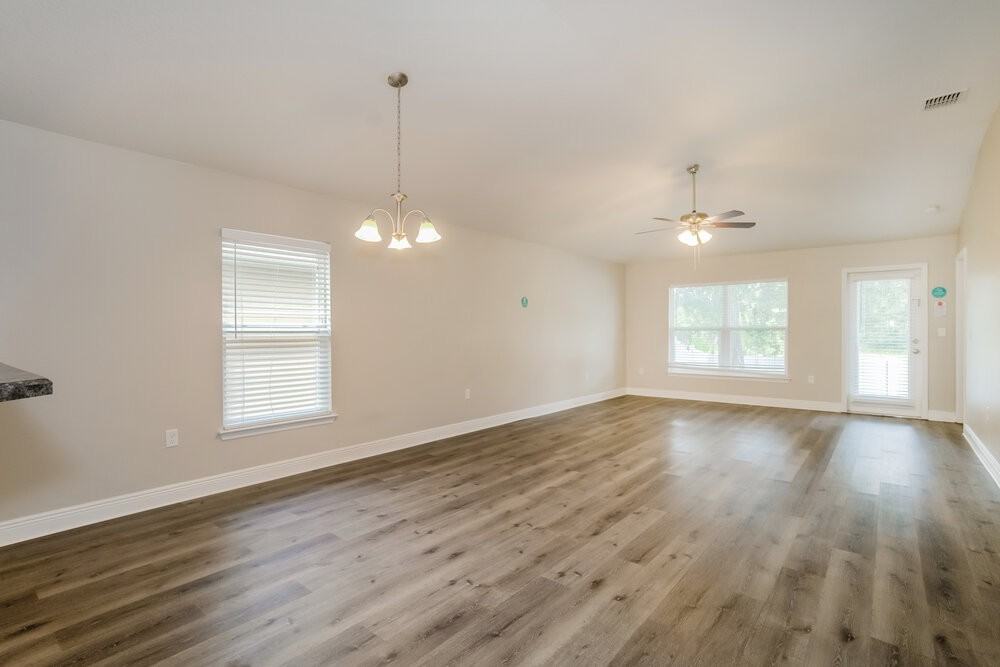 1004 Kellogg Dr - Photo 5 of 16