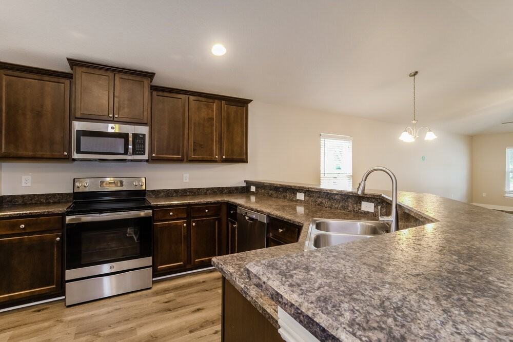 1004 Kellogg Dr - Photo 7 of 16