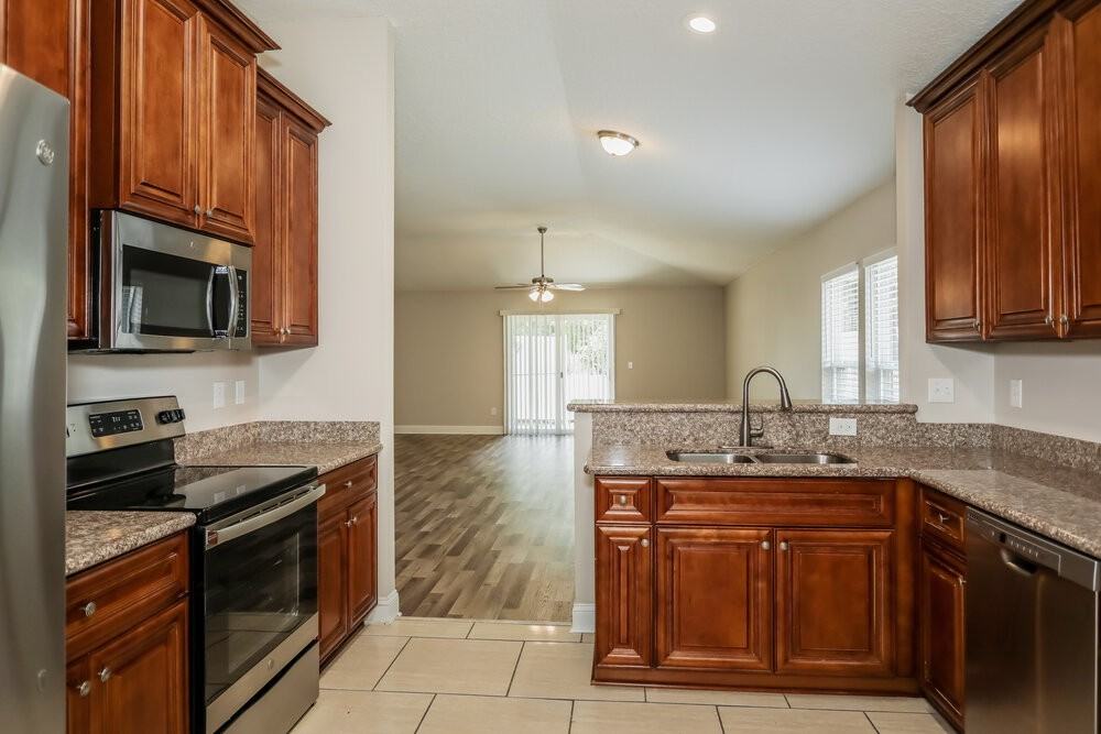 8041 Byrd Landing Ct - Photo 7 of 16