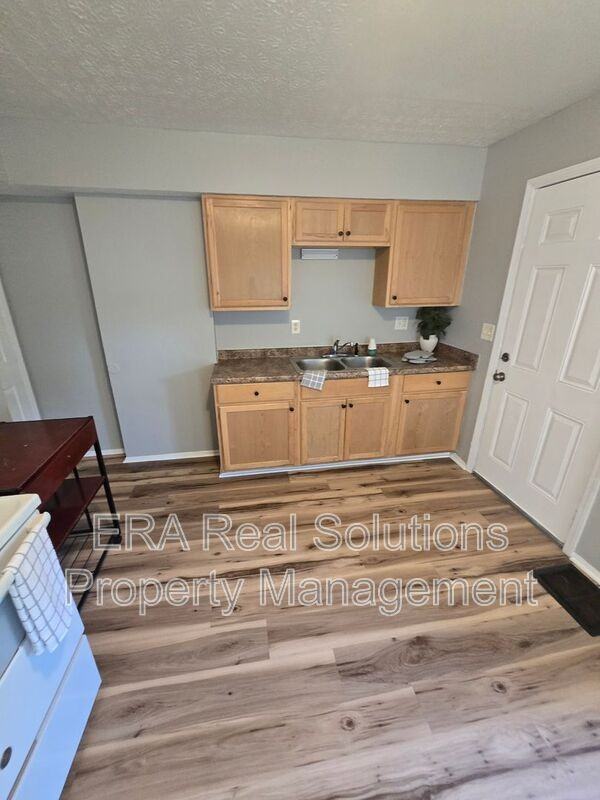 839 S Ogden Ave - Photo 7 of 20