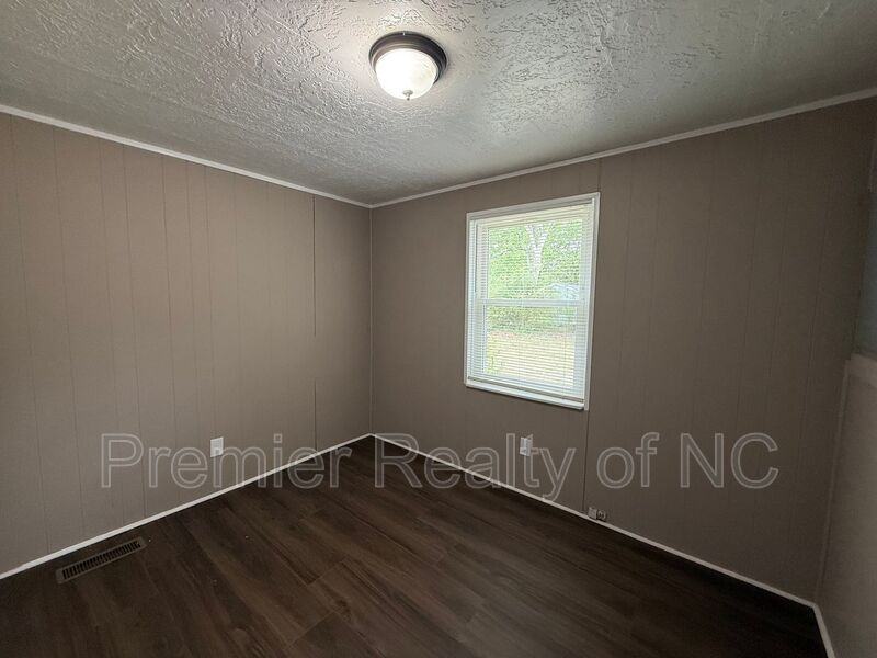 1509 Nc Highwayn - Photo 5 of 11