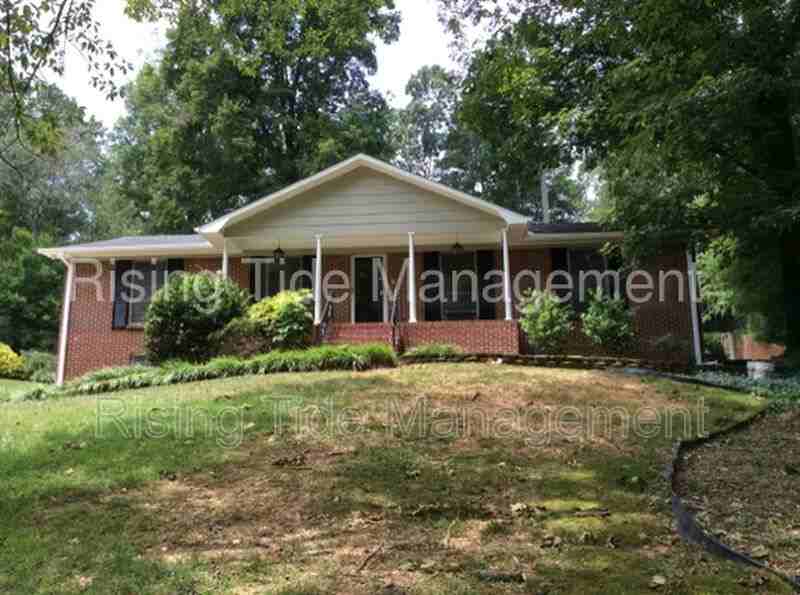 1928 Poplar Dr - Photo 2 of 15