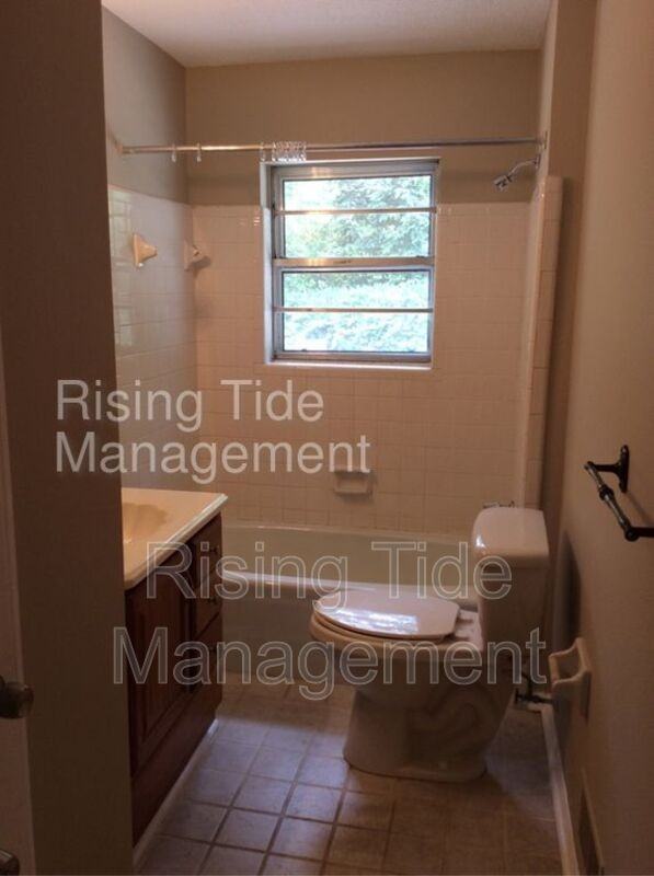 1928 Poplar Dr - Photo 5 of 15
