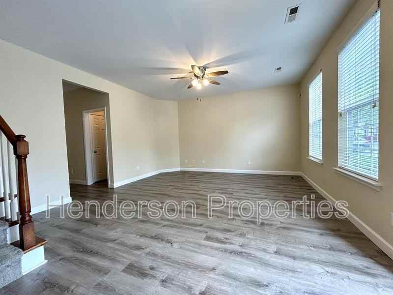 125 Charterhouse Ln - Photo 4 of 20