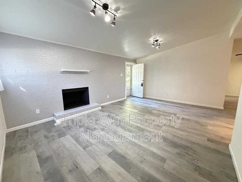 8301 Pepperidge Dr - Photo 3 of 21