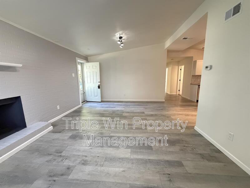 8301 Pepperidge Dr - Photo 4 of 21