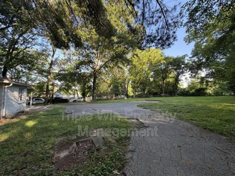 1911 Redman Rd - Photo 3 of 25