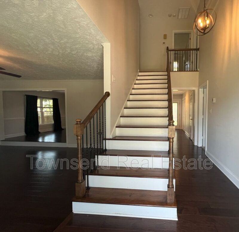 303 Wagoner Dr - Photo 3 of 29