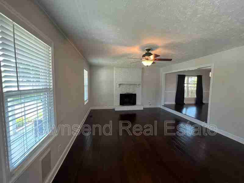 303 Wagoner Dr - Photo 6 of 29