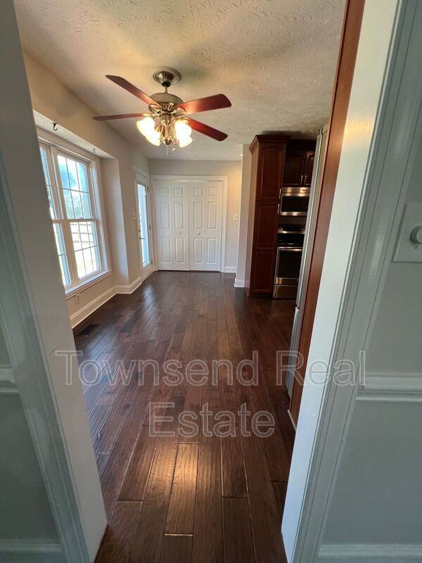 303 Wagoner Dr - Photo 7 of 29