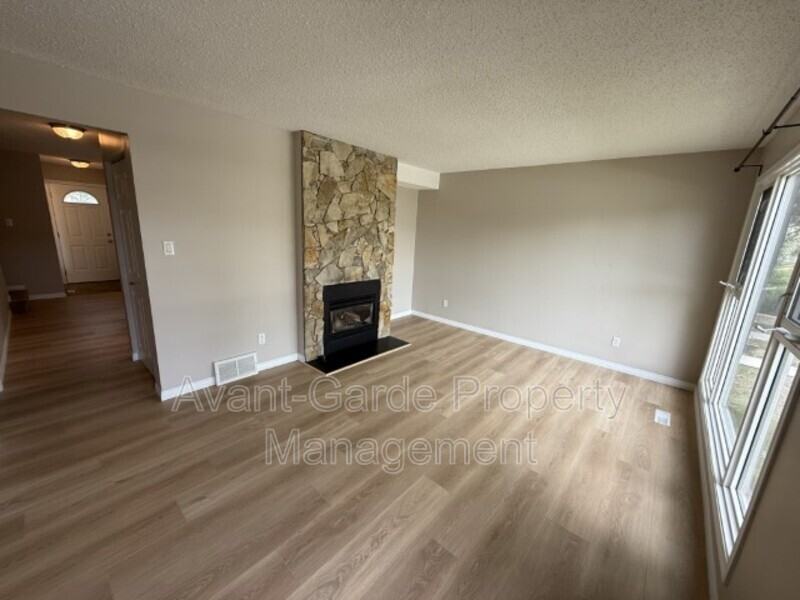 3213 142 Ave Nw - Photo 2 of 33