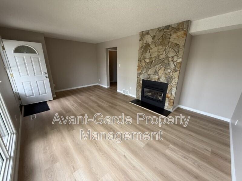 3213 142 Ave Nw - Photo 3 of 33