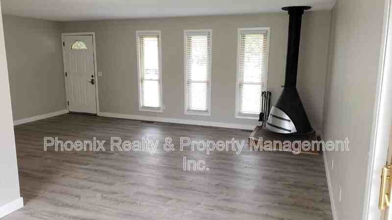 1362 Tipperary St - Photo 2 of 16