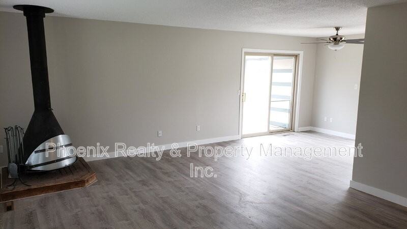 1362 Tipperary St - Photo 5 of 16